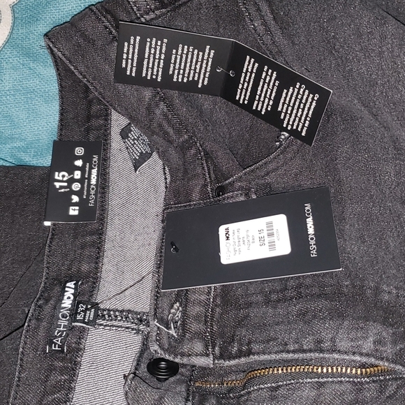 Straight legged Jeans - Picture 3 of 5